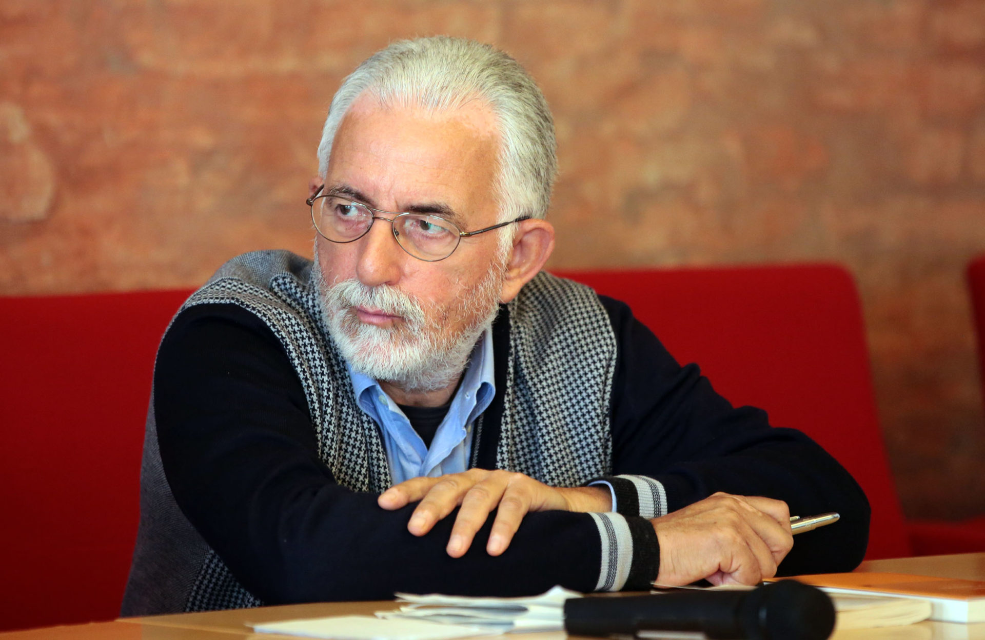 Francesco Scarabicchi - Poesia Festival '17 photo © Elisabetta Baracchi Francesco Scarabicchi - Poesia Festival '17 photo © Elisabetta Baracchi