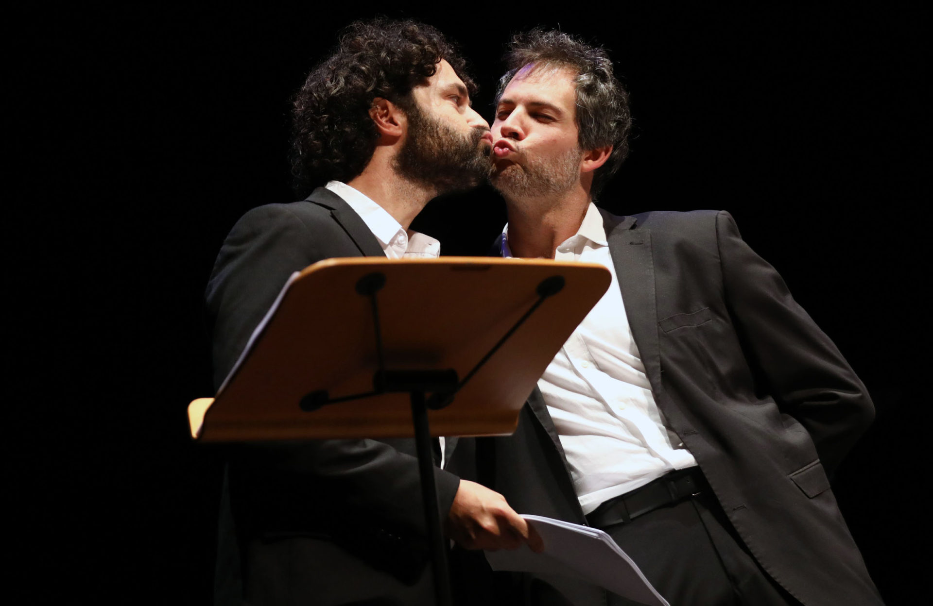 Simone Tangolo e Simone Francia Immagina John Lennon - Poesia Festival '17 photo © Serena Campanini Simone Tangolo e Simone Francia Immagina John Lennon - Poesia Festival '17 photo © Serena Campanini