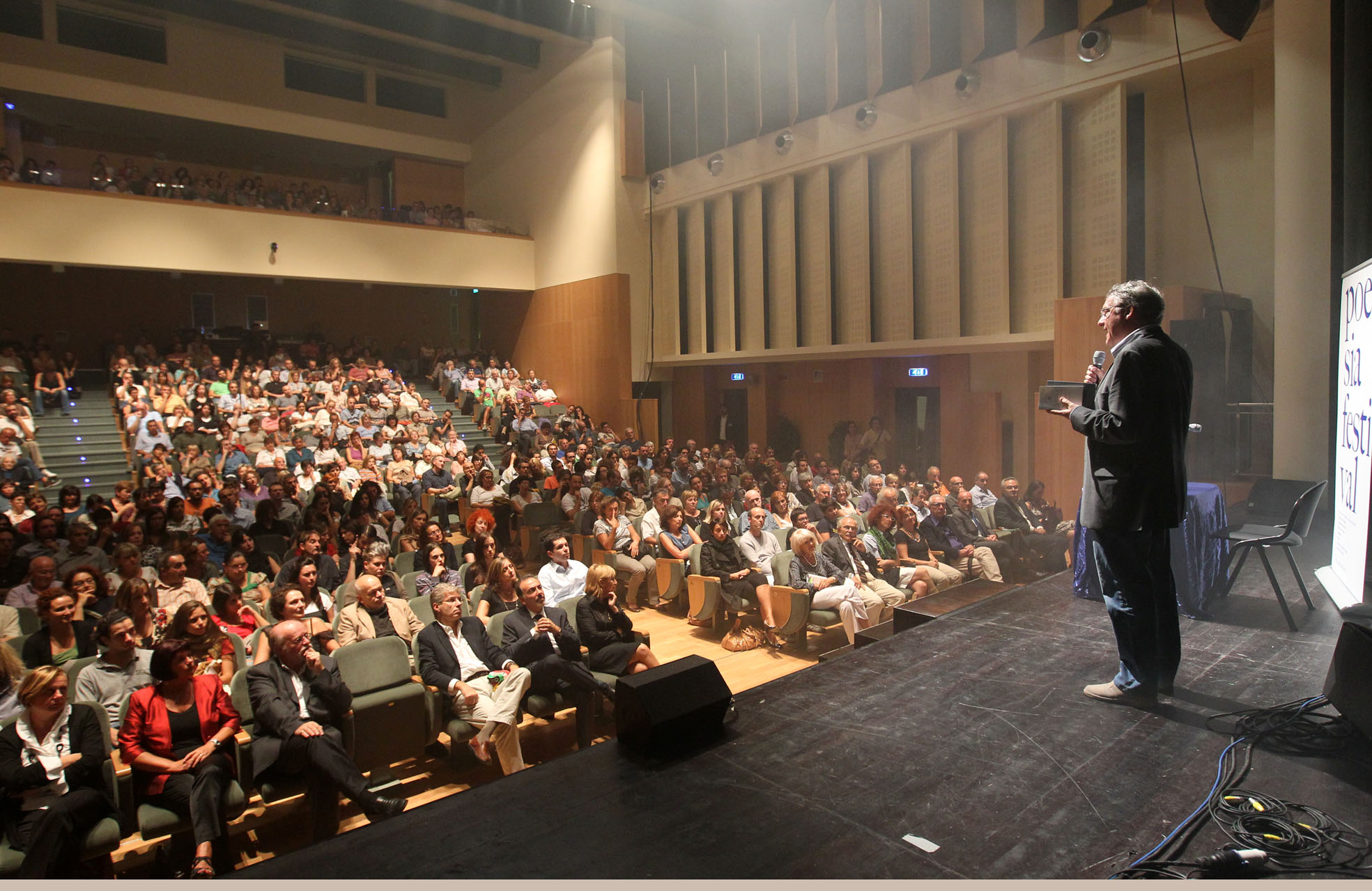 INAUGURAZIONE POESIAFESTIVAL  ’11 AL TEATRO ERMANNO  FABBRI DI VIGNOLA       ph.© campanini-baracchi