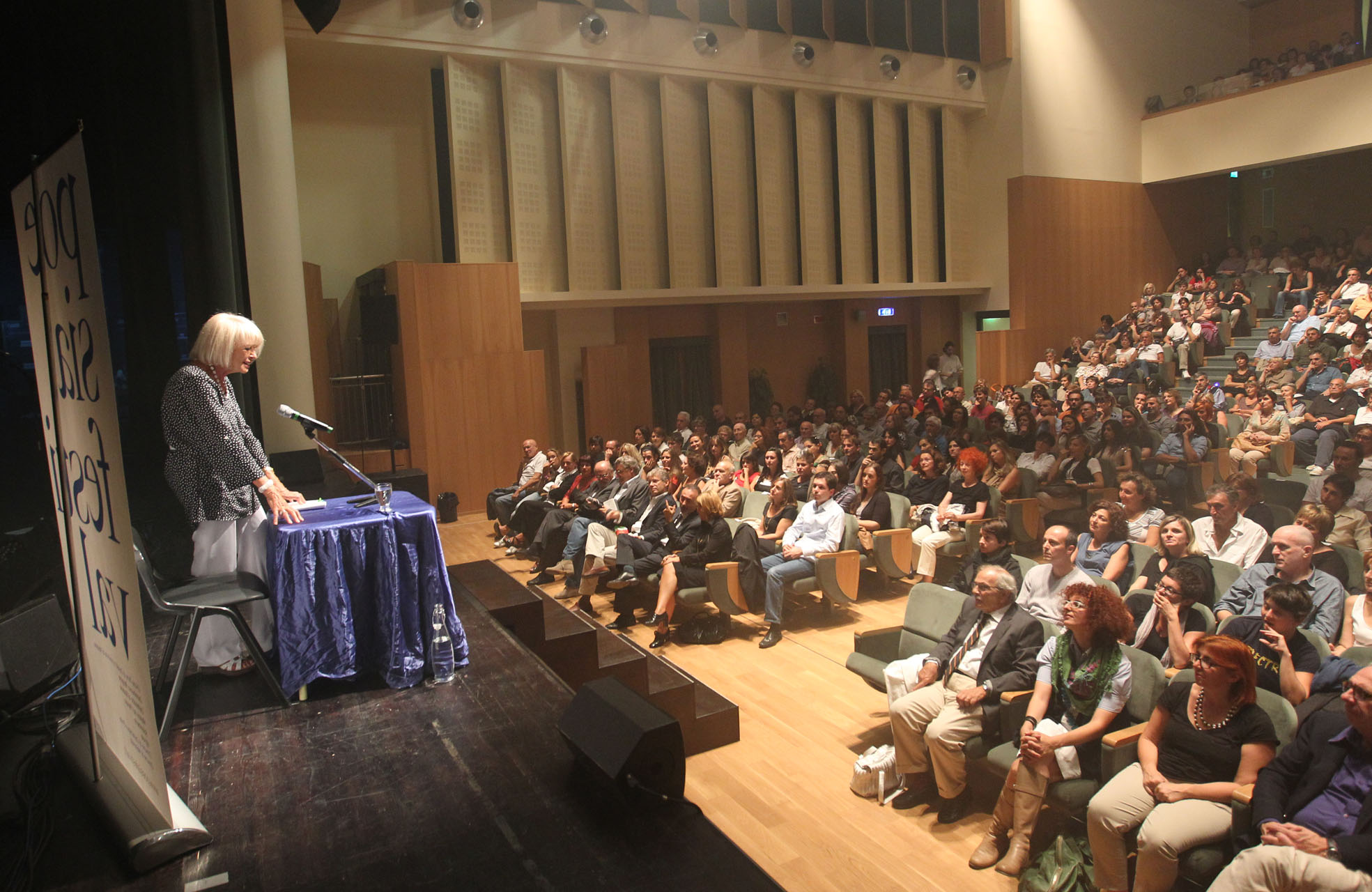 INAUGURAZIONE POESIAFESTIVAL  ’11 AL TEATRO ERMANNO FABBRI DI VIGNOLA  ph.© campanini-baracchi