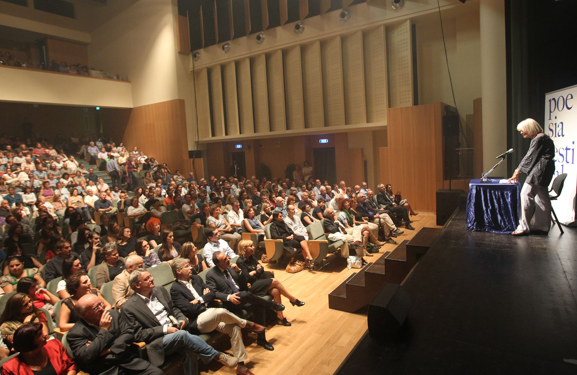 INAUGURAZIONE POESIAFESTIVAL  ’11 AL TEATRO ERMANNO FABBRI DI VIGNOLA  ph.© campanini-baracchi