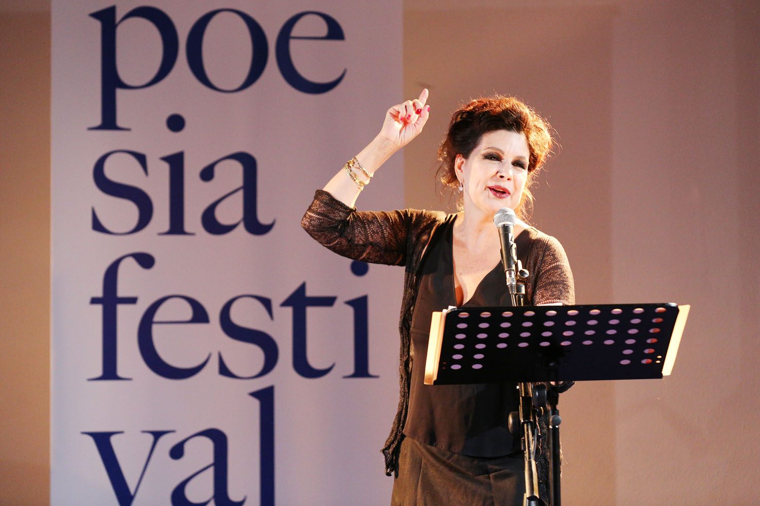 Licia Maglietta recita ” Ballata-Omaggio a Wislawa Szymborska”. ph.© Serena Campanini