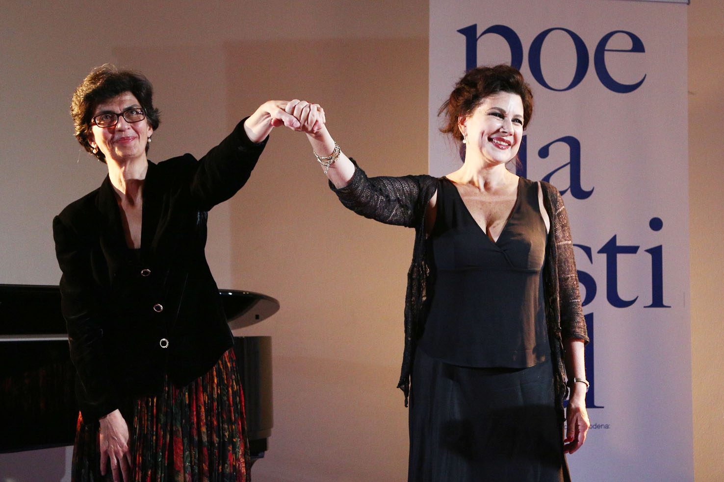 Licia Maglietta e Angela Annese in” Ballata-Omaggio a Wislawa Szymborska”. ph.© Serena Campanini