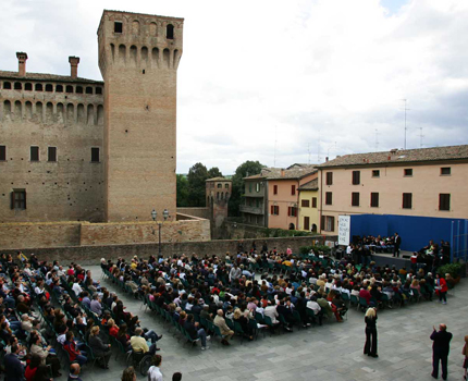 2 ottobre Vignola :: Neri Marcorè conduce “Per un pugno di versi”, sfida tra studenti delle scuole superiori del territorio