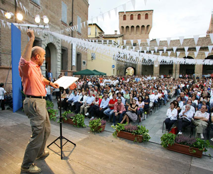1 ottobre 2006 :: Vignola, Piazza dei Contrari. “Amorfollia”, Ivano Marescotti ha letto Dante e Arosto in dialetto romagnolo