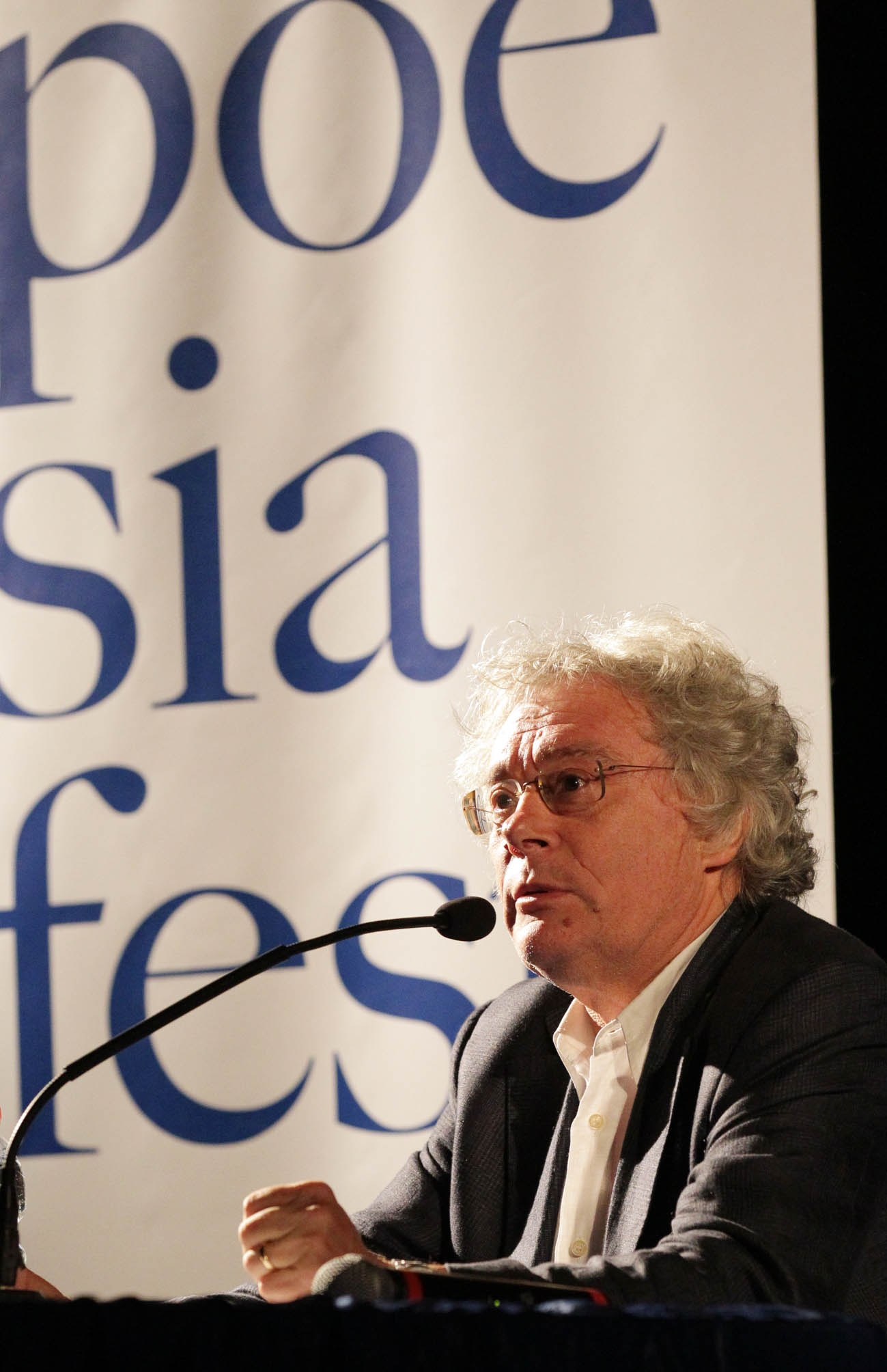 23 settembre 2010 :: Vignola, Biblioteca Auris. La lezione magistrale di Maurizio Cucchi inaugura Poesia Festival ’10 23 settembre 2010 :: Vignola, Biblioteca Auris. La lezione magistrale di Maurizio Cucchi inaugura Poesia Festival ’10
