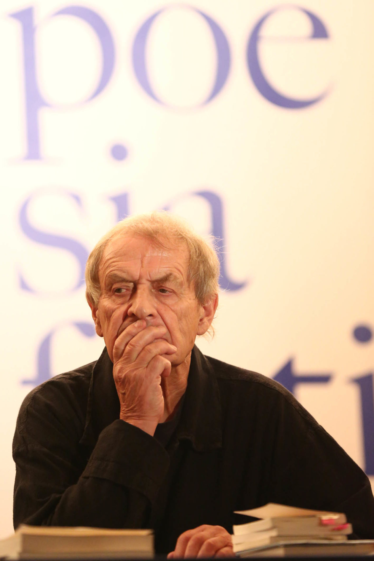 21 settembre 2013 :: Vignola, Sala dei Contrari. Tony Harrison legge a Poesia Festival ’13