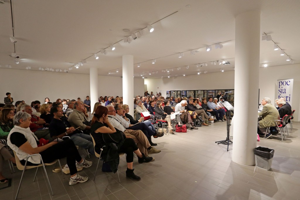 La biblioteca MABIC per l'omaggio a Roberto Roversi - Poesia Festival '14 :: photo Serena Campanini-Elisabetta Baracchi