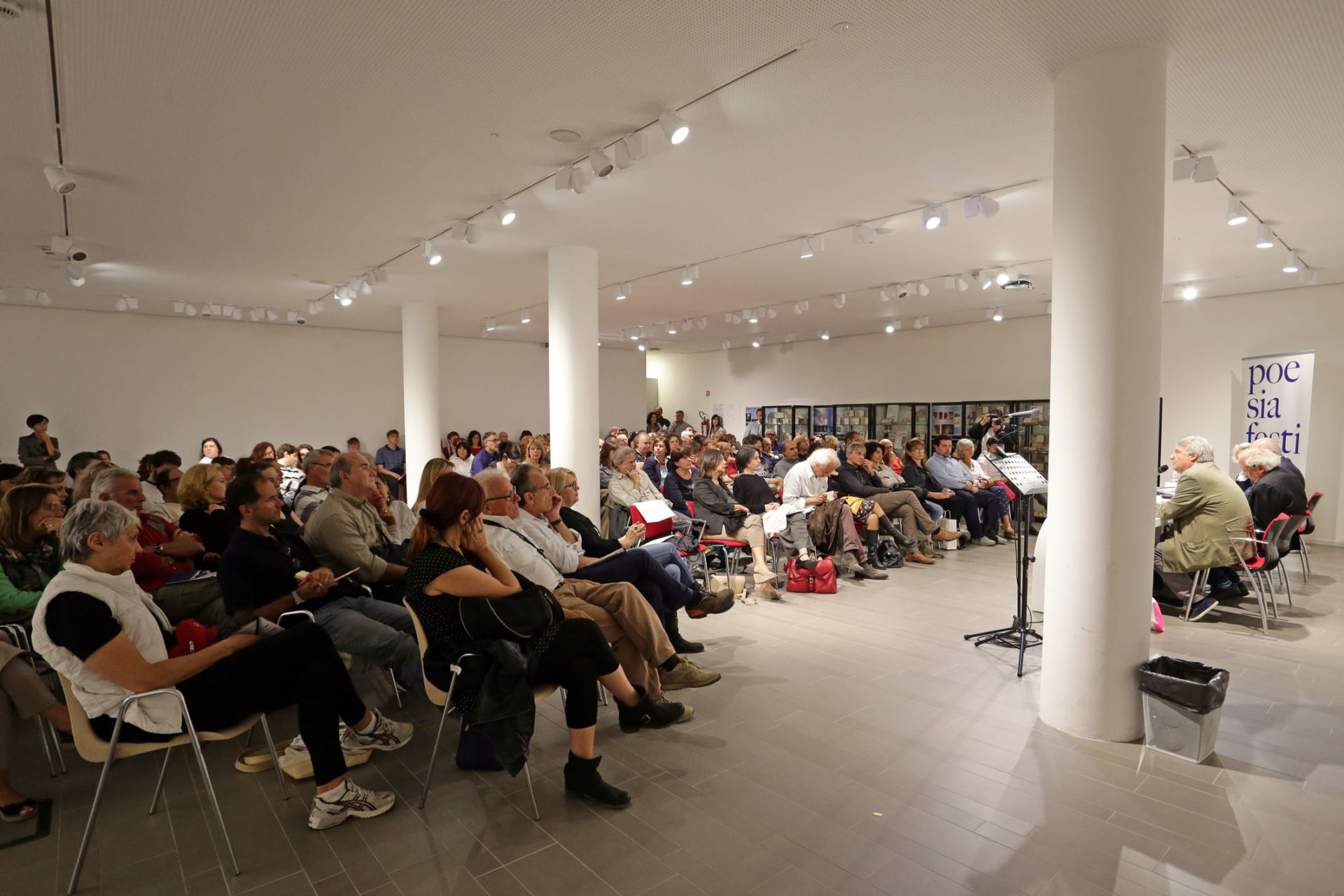 La biblioteca MABIC per l’omaggio a Roberto Roversi – Poesia Festival ’14 :: photo Serena Campanini-Elisabetta Baracchi