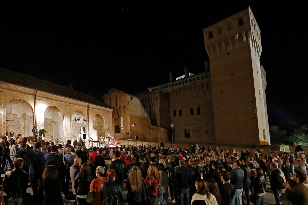 Vignola Piazza dei Contrari Poesia Festival '16