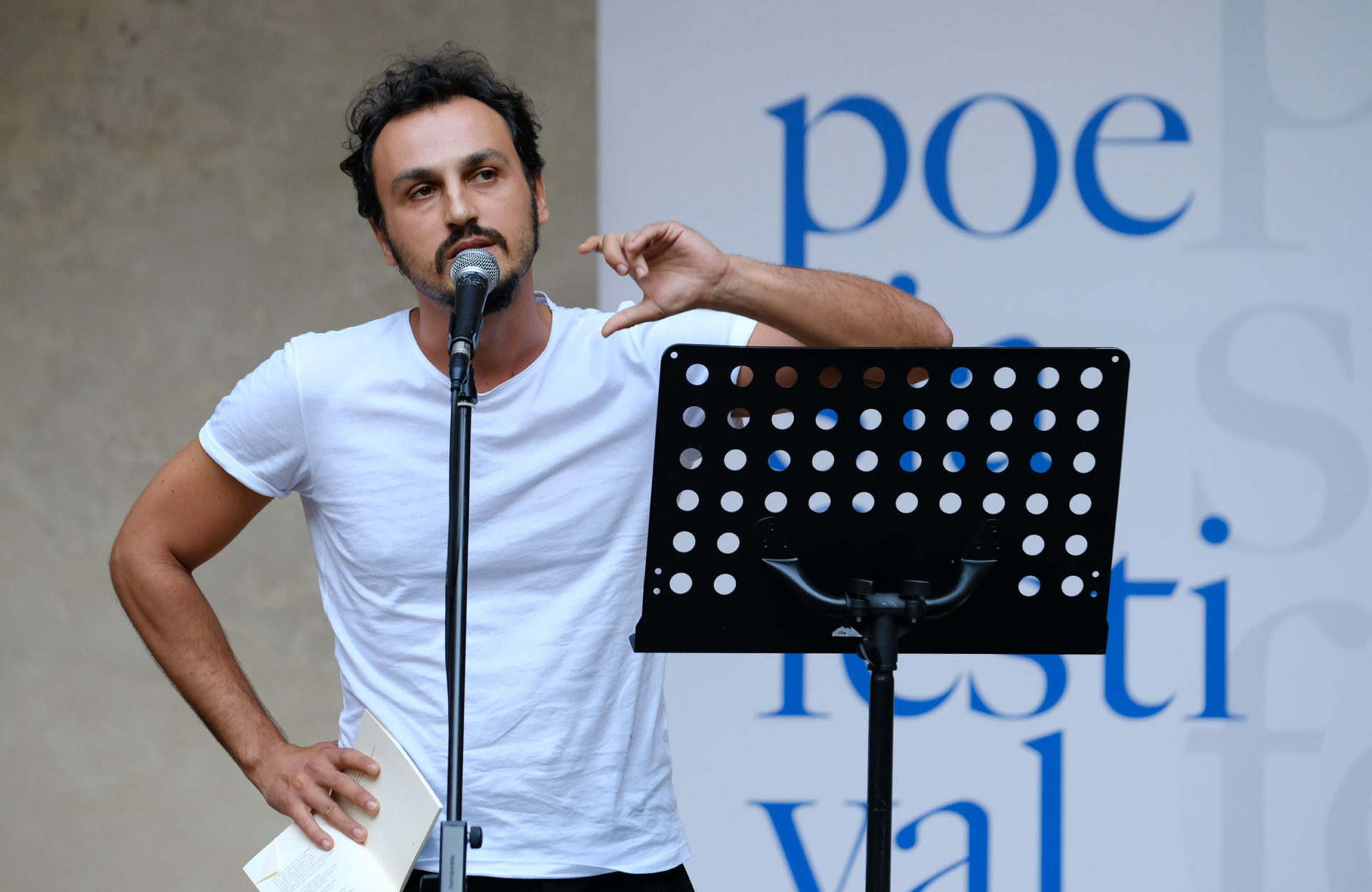 julian zhara Spilamberto poesia festival ’18 photo © Serena Campanini julian zhara Spilamberto poesia festival ’18 photo © Serena Campanini