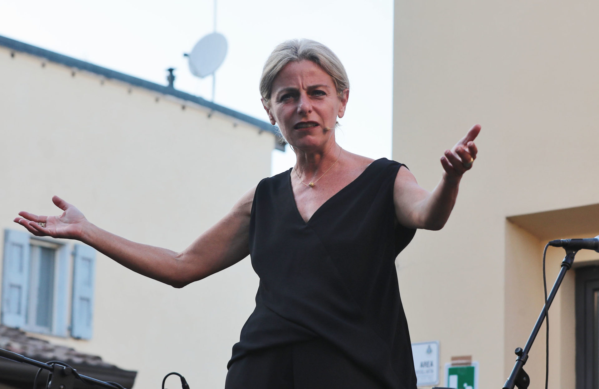 oltre la fine la città nuova castelnuovo rangone poesia festival ’18 photo © Elisabetta Baracchi