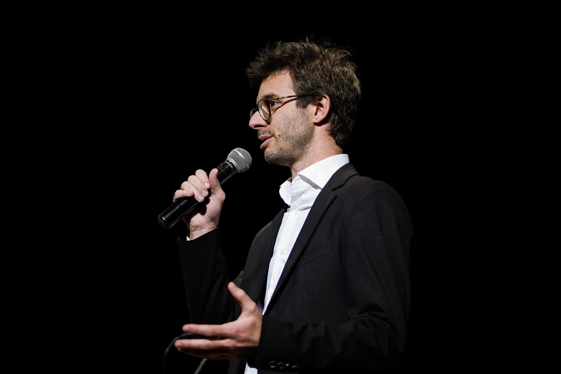 mariangela gualtieri legge giovanni pascoli marano sul panaro poesia festival 2019 modena 2 mariangela gualtieri legge giovanni pascoli marano sul panaro poesia festival 2019 modena 2
