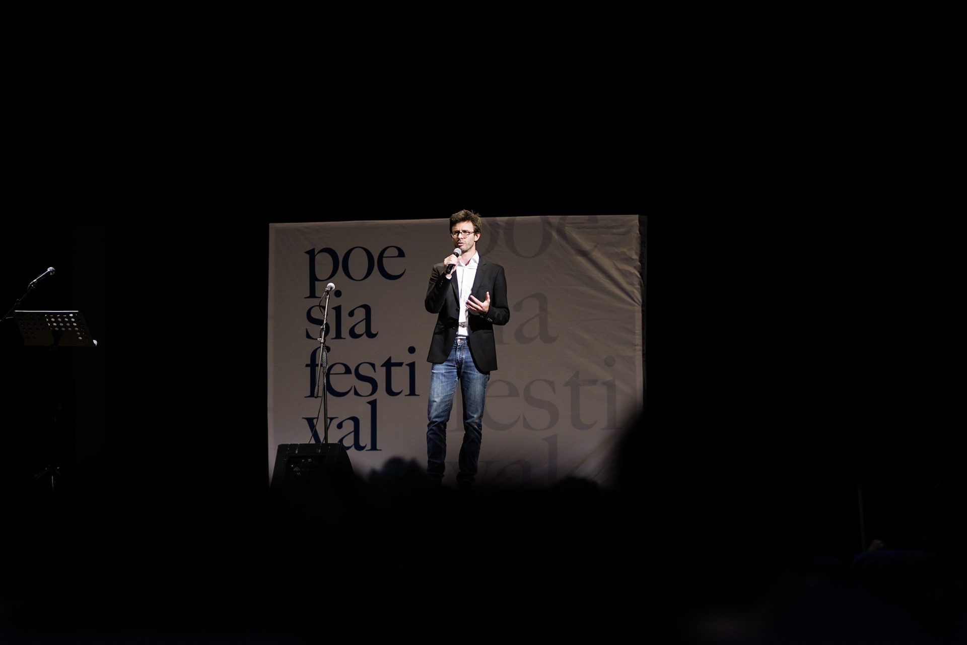 mariangela gualtieri legge giovanni pascoli marano sul panaro poesia festival 2019 modena 3 mariangela gualtieri legge giovanni pascoli marano sul panaro poesia festival 2019 modena 3