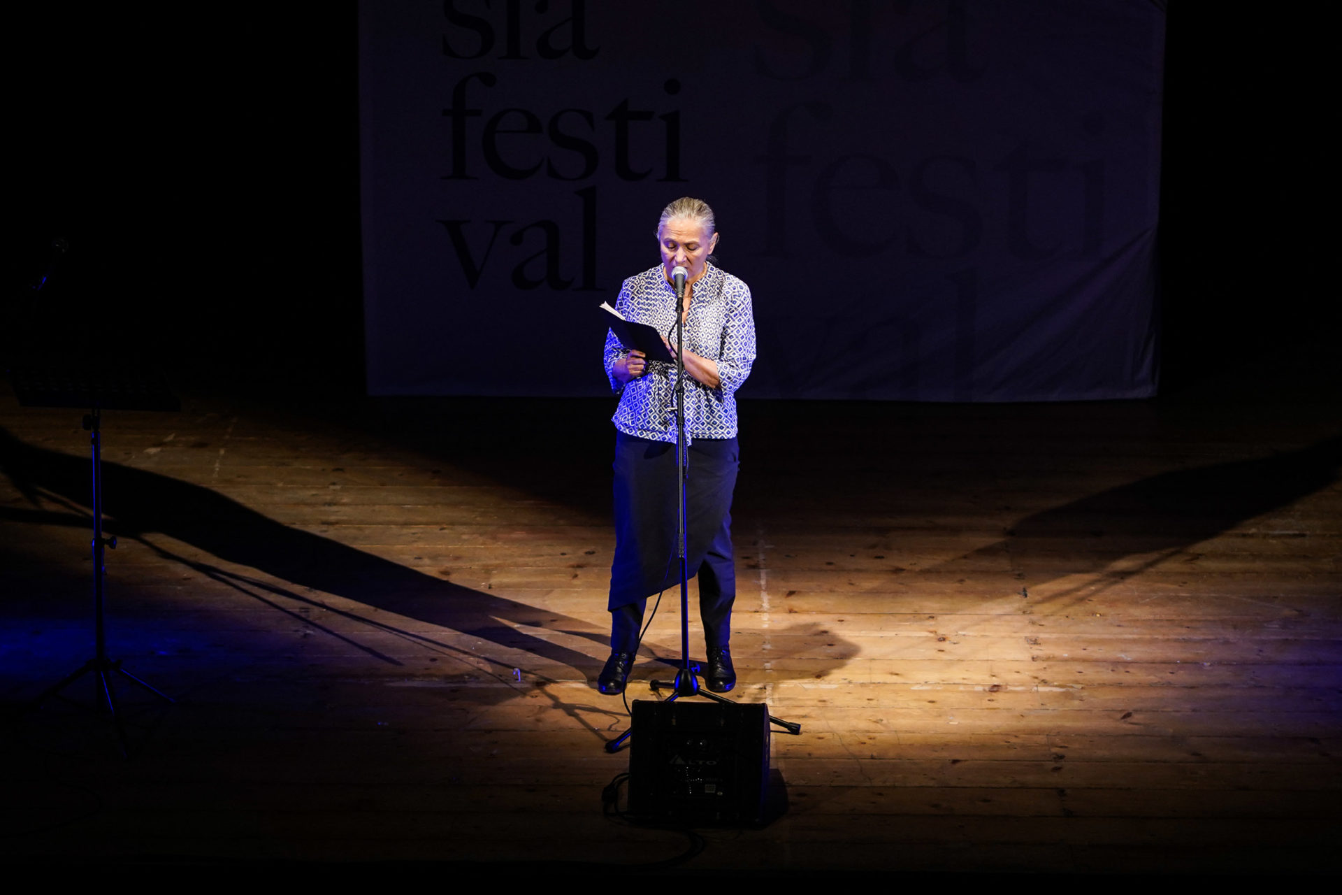 mariangela gualtieri legge giovanni pascoli marano sul panaro poesia festival 2019 modena 5