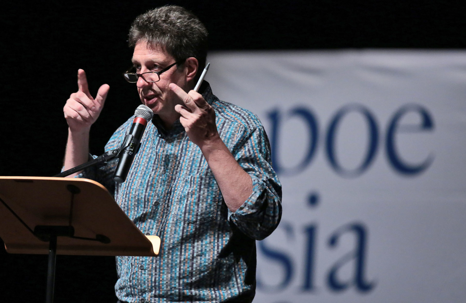 stefano-dal-bianco-inaugurazione-poesia-festival-19-teatro-ermanno-fabbri-vignola-modena stefano-dal-bianco-inaugurazione-poesia-festival-19-teatro-ermanno-fabbri-vignola-modena