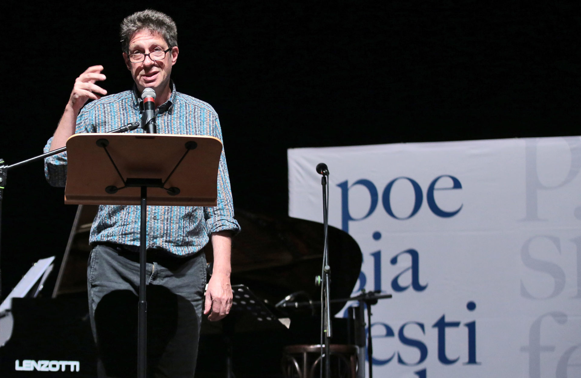 stefano-dal-bianco-inaugurazione-poesia-festival-19-teatro-ermanno-fabbri-vignola-modena stefano-dal-bianco-inaugurazione-poesia-festival-19-teatro-ermanno-fabbri-vignola-modena