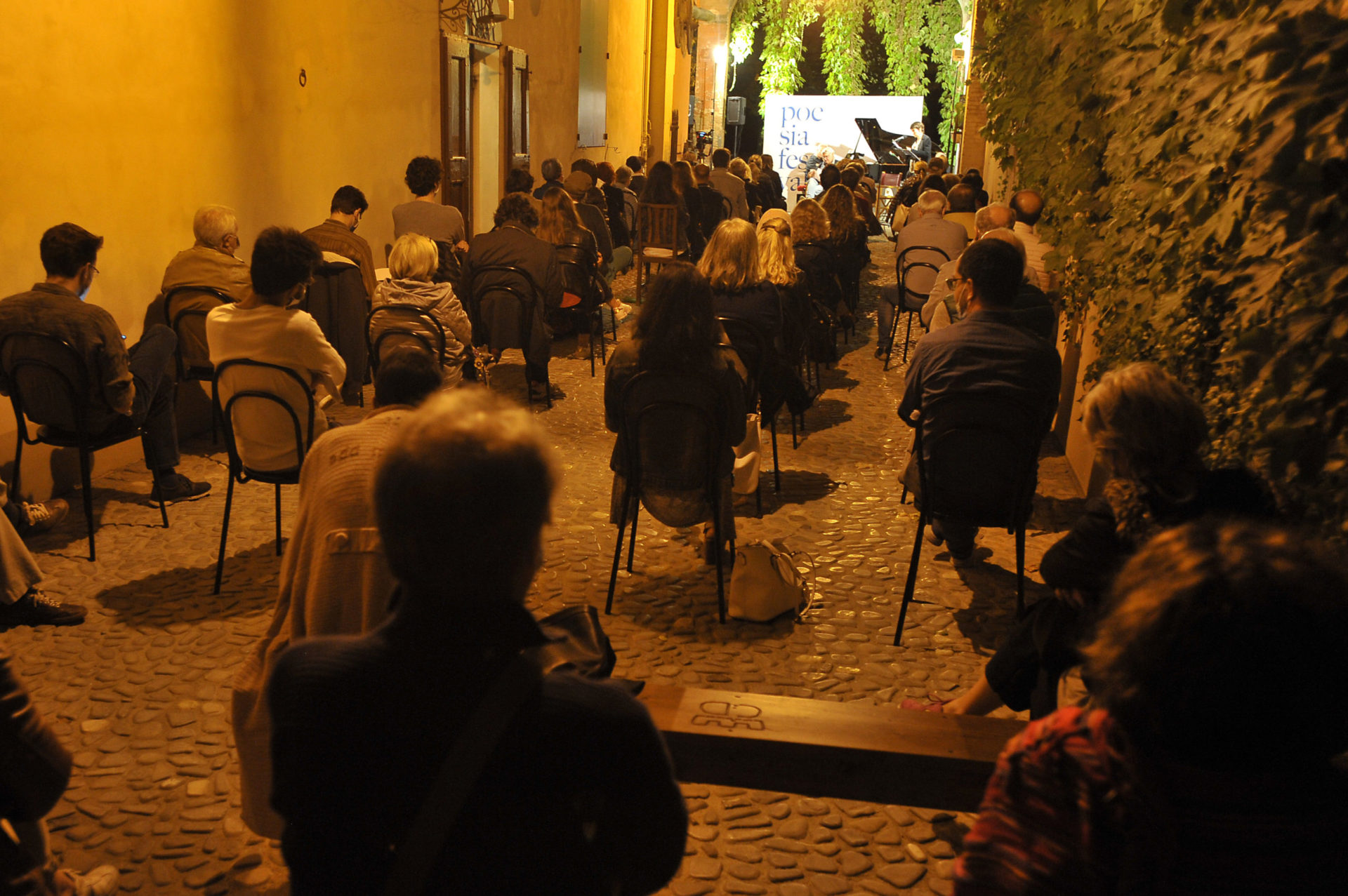 la notte la luna la poesia chiarli castelvetro di modena poesia festival 20 20