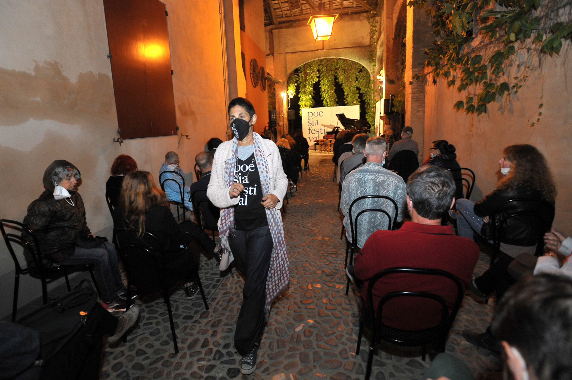 la notte la luna la poesia chiarli castelvetro di modena poesia festival 20 6